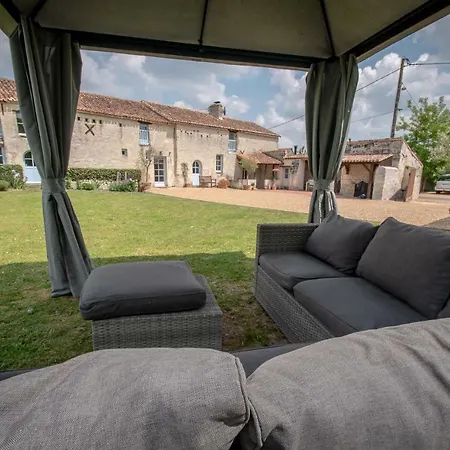 Couette-café Les Orchidees Avec Piscine & 4*